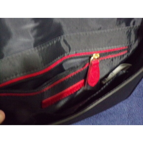 Tommy Hilfiger Black Crossbody Handbag w/Gold Accents Adj Strap Snap Closurer - Picture 6 of 7